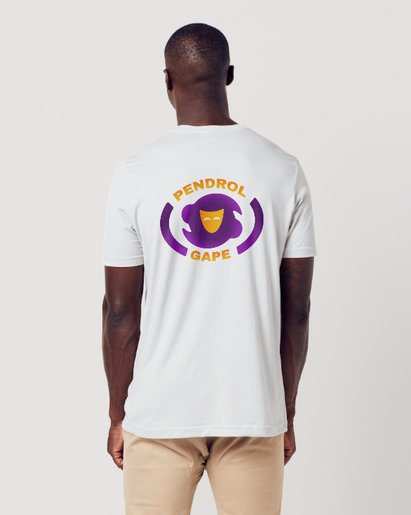 Mannequin portant un t-shirt Pendrol Gape.